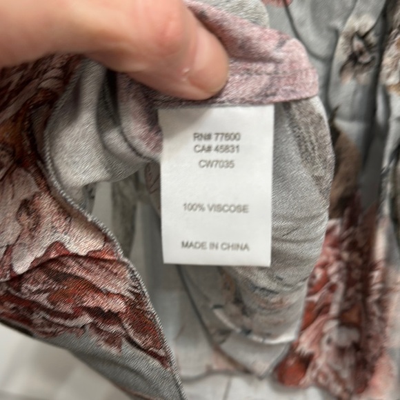 Gray Floral Off-Shoulder Top‎ - Picture 7 of 7